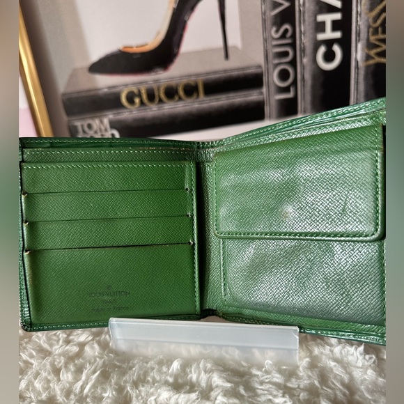 Louis Vuitton Green Epi Bi Fold Wallet - Picture 9 of 9